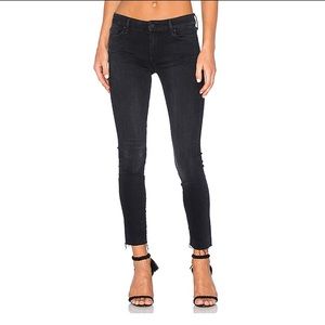 MOTHER jeans Looker Ankle Fray in Blackbird